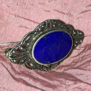 Lapis lupus, brooch with gold veins
